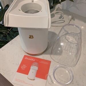 Beautiful White Popcorn Maker